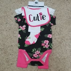 3/$14 New EMPORIO BABY 5 pc layette set